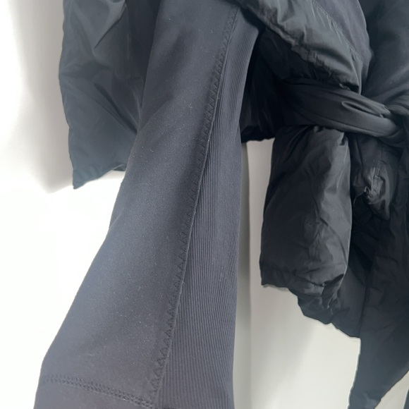 Lululemon Down to the Studio Black Puffer Wrap Jacket - Sz 4 - Picture 4 of 8